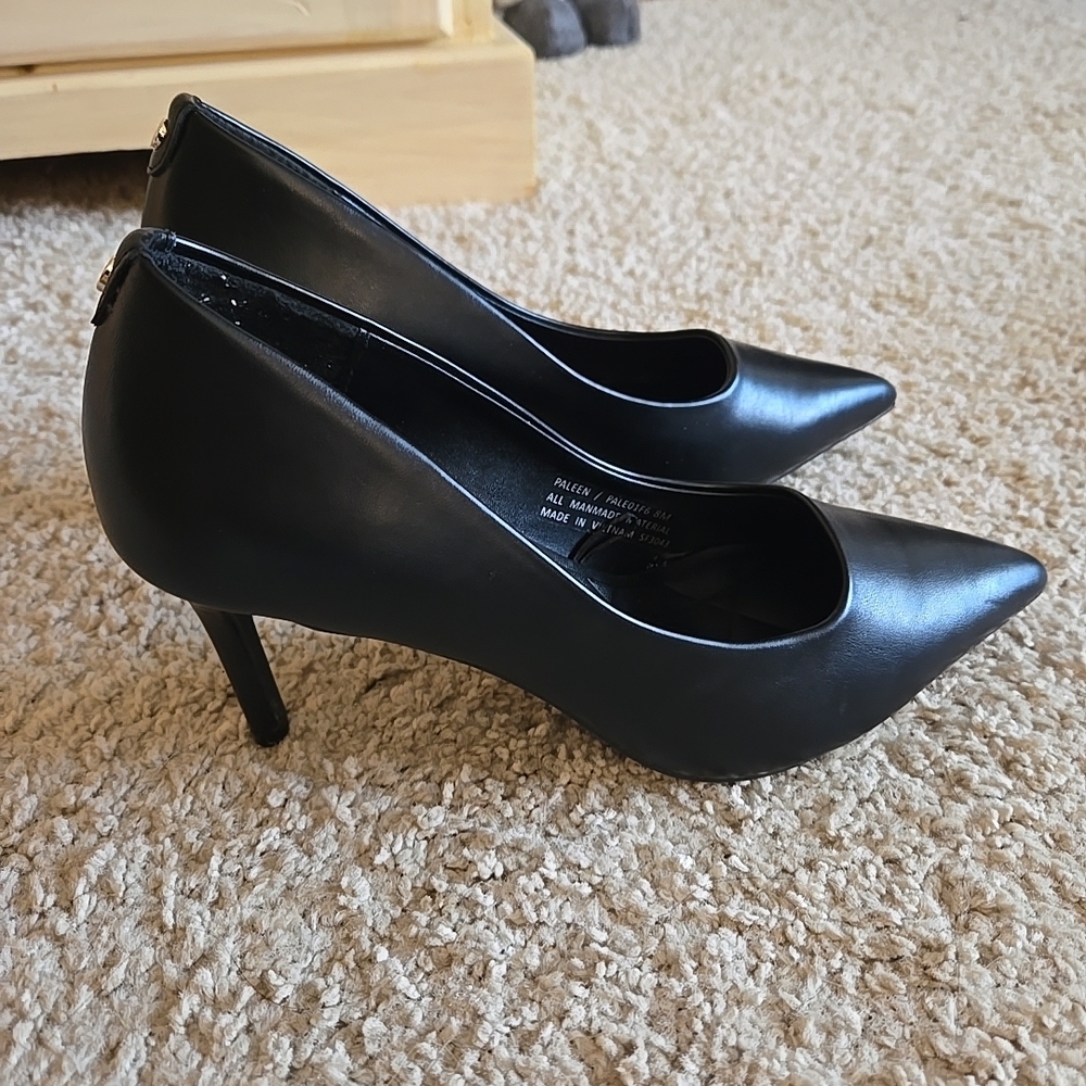 Tahari Women's Classic Faux Leather Black High Heel Pumps Shoes Size 8 NWOT!